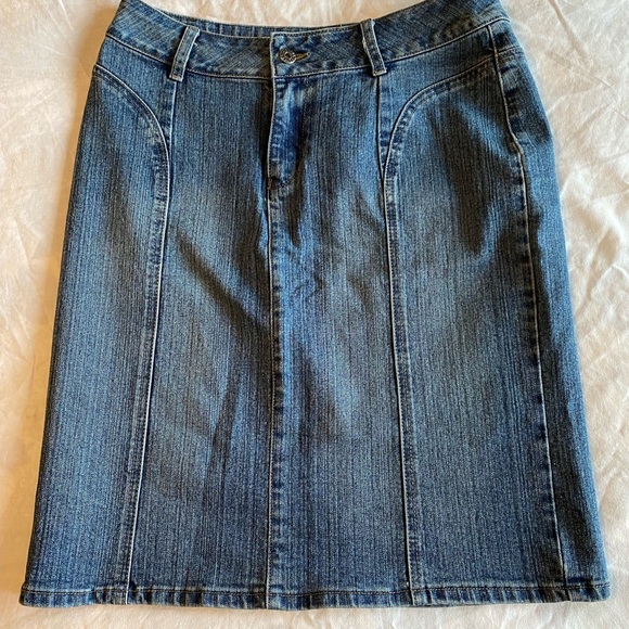3 for $20  Stretch Denim Skirt - Picture 1 of 8